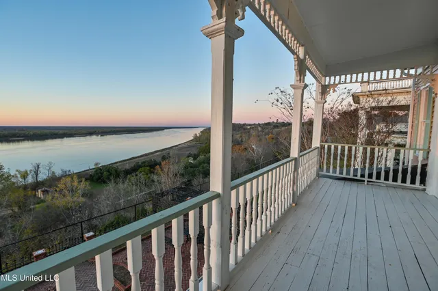 $599,000 | 211 Clifton Avenue, Natchez, MS 39120