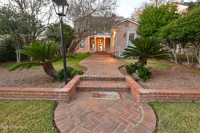 $599,000 | 211 Clifton Avenue, Natchez, MS 39120