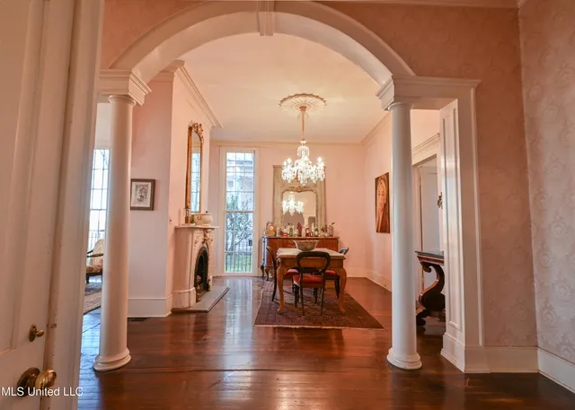 $599,000 | 211 Clifton Avenue, Natchez, MS 39120