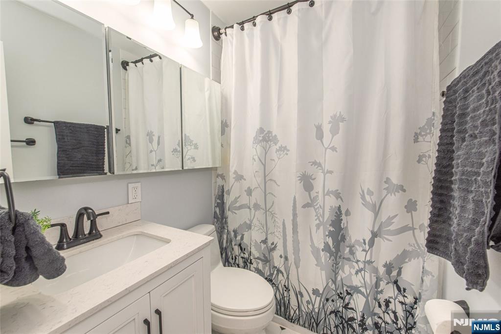 86 Deerfield Road West Caldwell, NJ 07006 - Photo 13 of 26