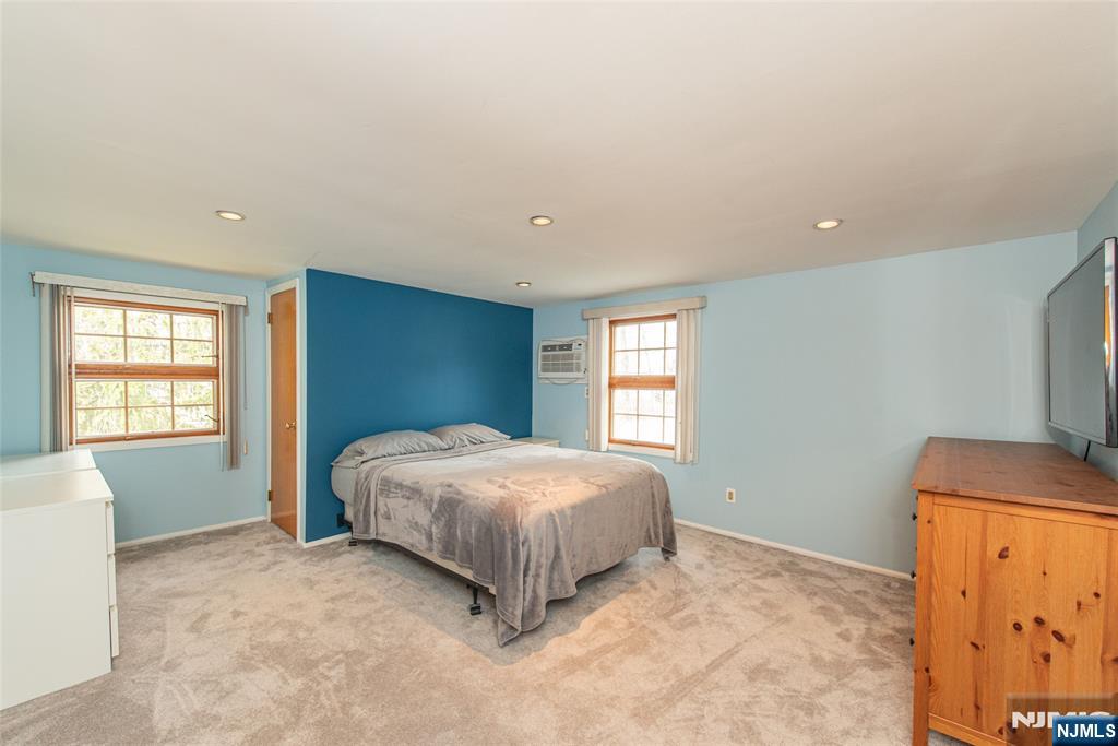 86 Deerfield Road West Caldwell, NJ 07006 - Photo 15 of 26