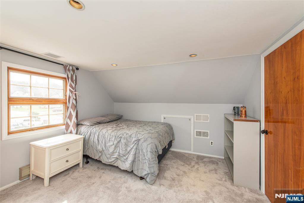 86 Deerfield Road West Caldwell, NJ 07006 - Photo 16 of 26