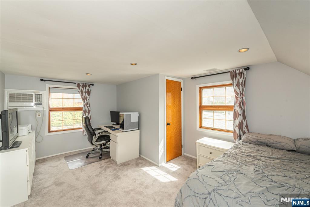 86 Deerfield Road West Caldwell, NJ 07006 - Photo 17 of 26