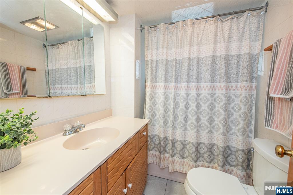 86 Deerfield Road West Caldwell, NJ 07006 - Photo 18 of 26