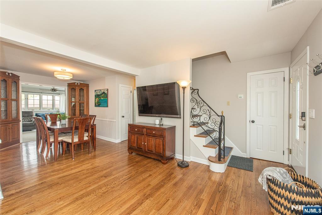 86 Deerfield Road West Caldwell, NJ 07006 - Photo 3 of 26