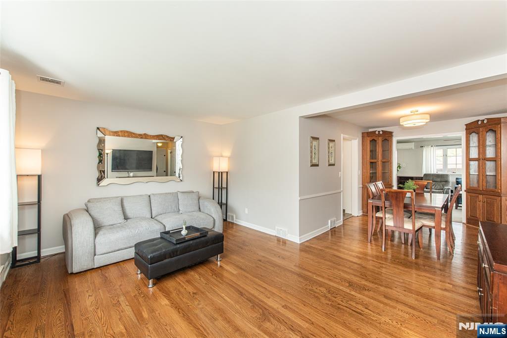 86 Deerfield Road West Caldwell, NJ 07006 - Photo 5 of 26