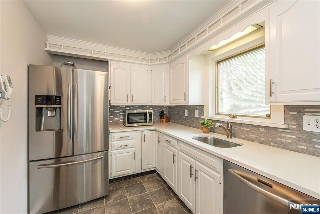 86 Deerfield Road West Caldwell, NJ 07006 - Photo 7 of 26