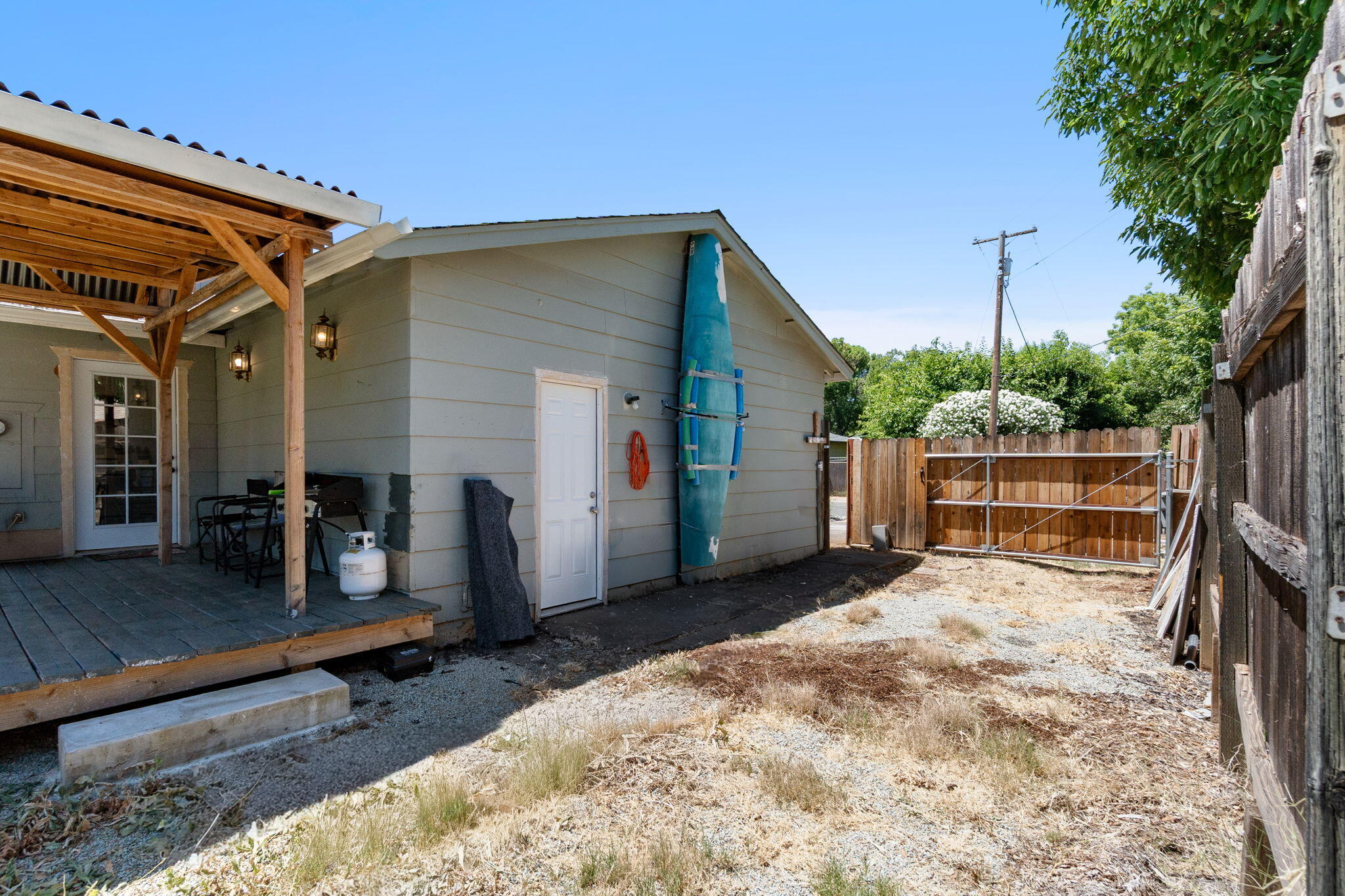 3923 Meteor Street Redding, CA 96002 - Photo 23 of 31 Backyard