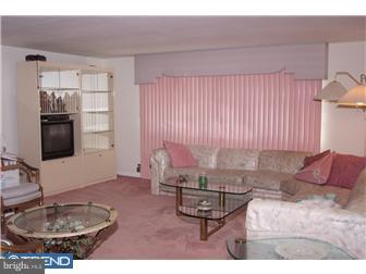 2620 Taunton Street Philadelphia, PA 19152 - Photo 3 of 4 Living Room