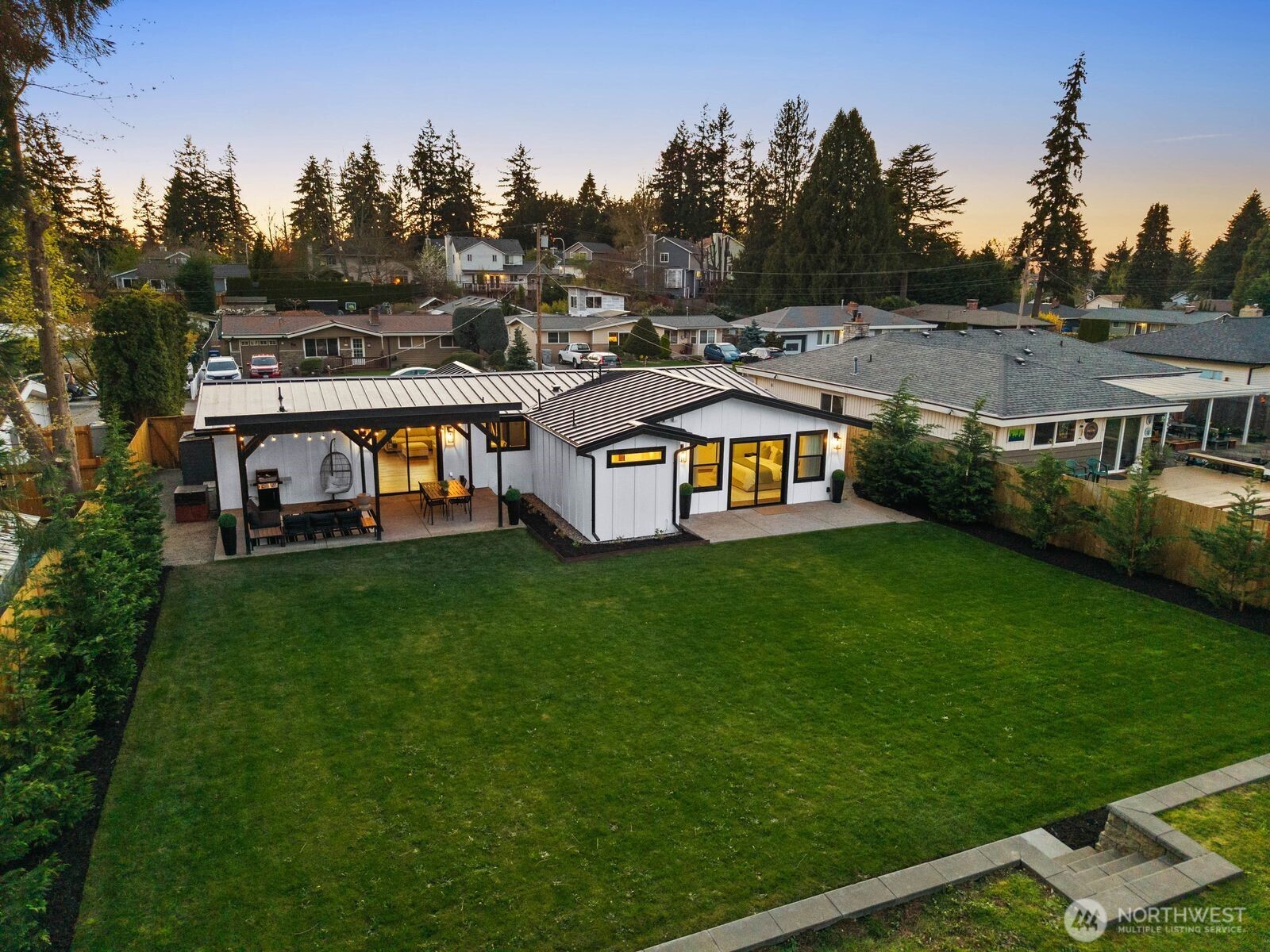 2100 Dayton Avenue Northeast Renton, WA 98056 - Photo 4 of 40
