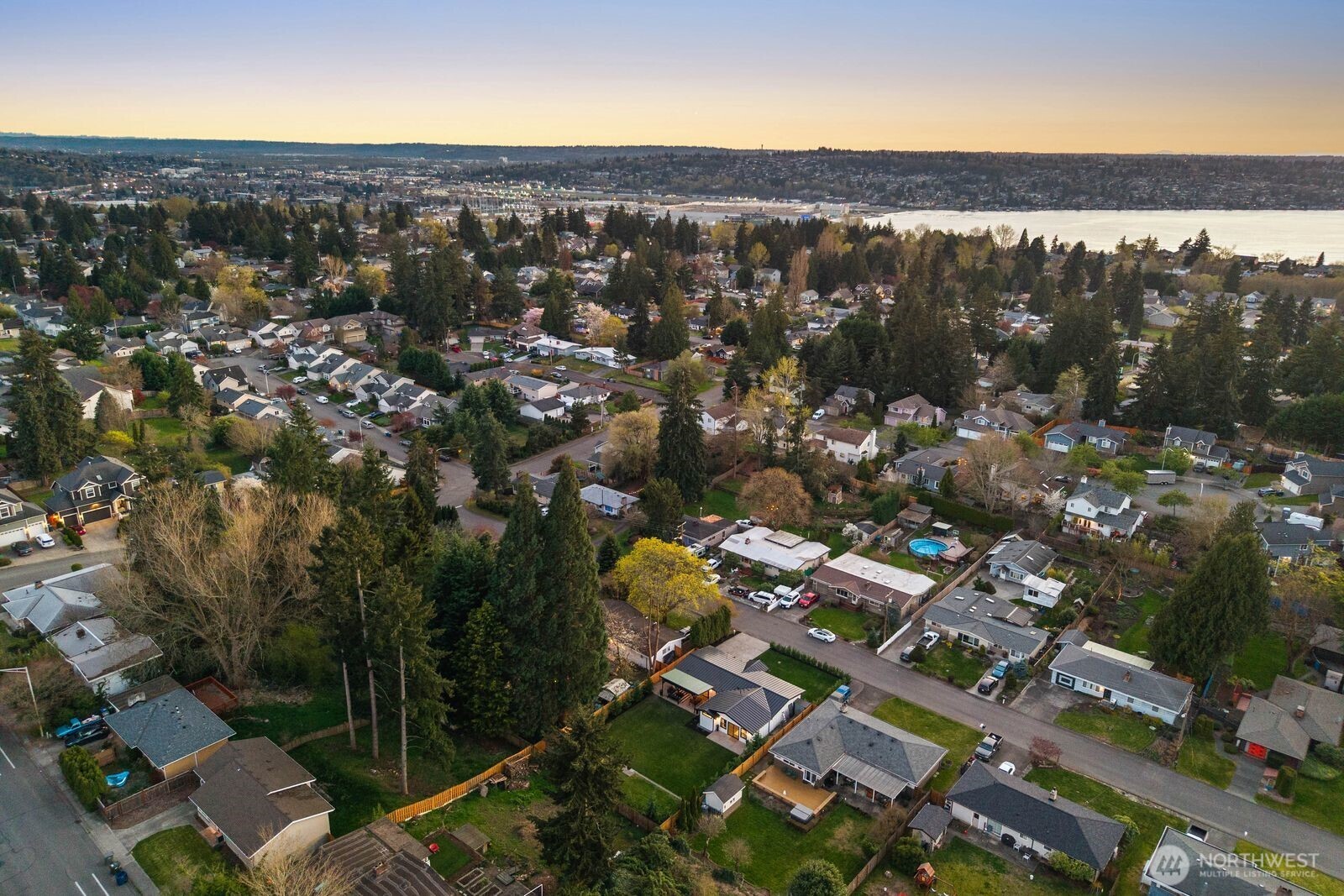 2100 Dayton Avenue Northeast Renton, WA 98056 - Photo 6 of 40