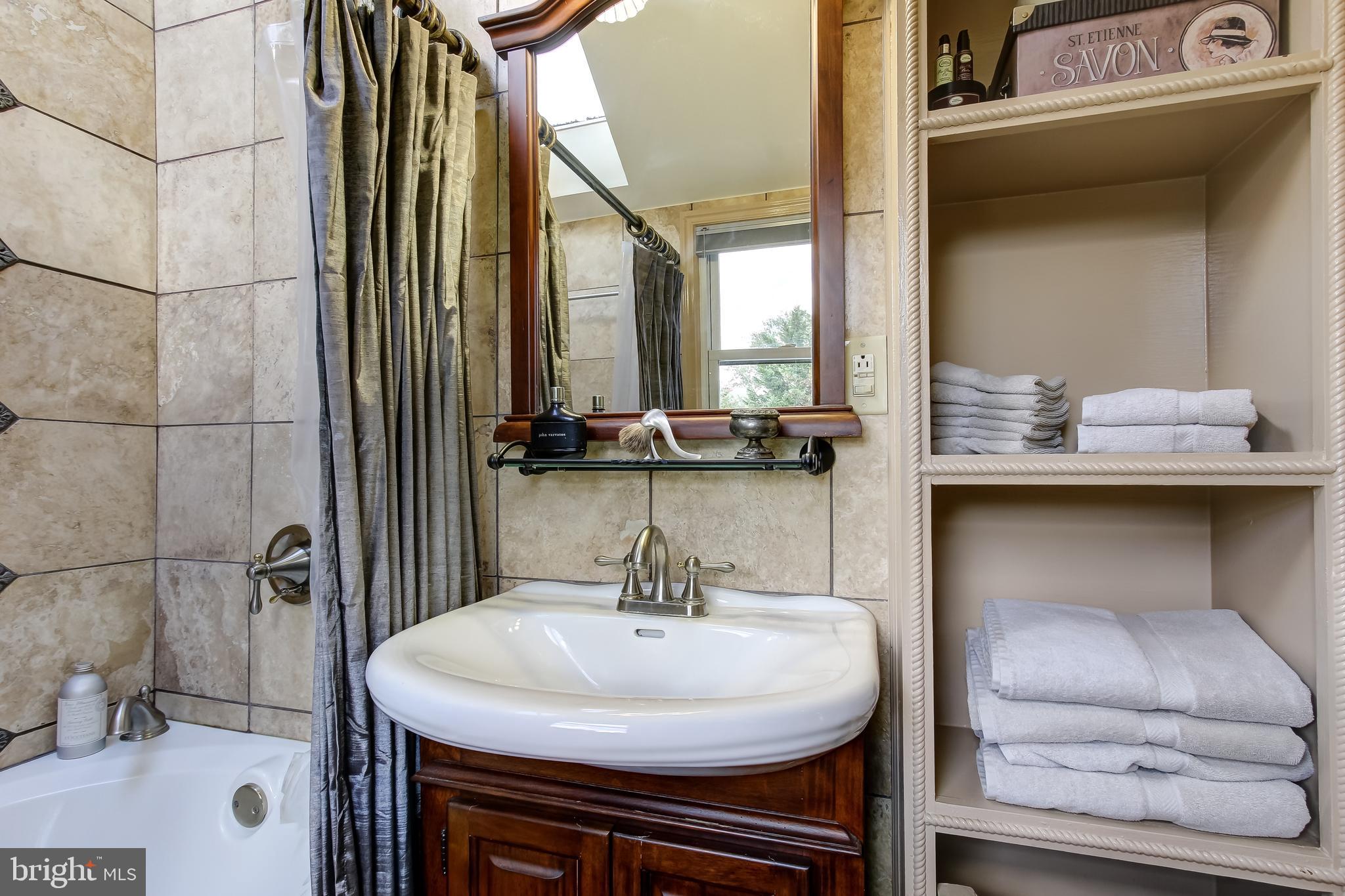 315 Penwood Road Silver Spring, MD 20901 - Photo 26 of 41 Upper level guest full bath