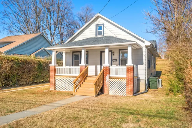 $249,900 | 2015 West Beverley Street, Staunton, VA 24401