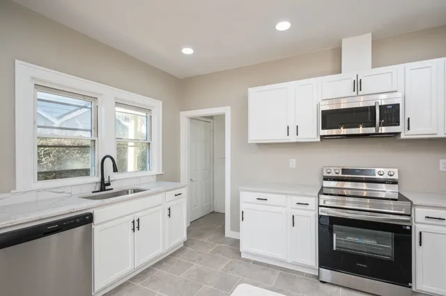 $249,900 | 2015 West Beverley Street, Staunton, VA 24401