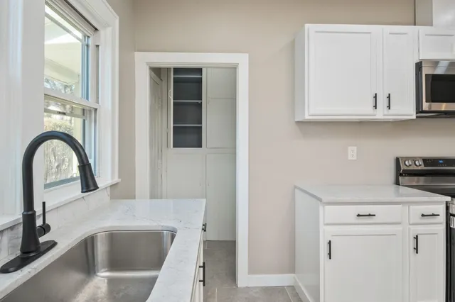 $249,900 | 2015 West Beverley Street, Staunton, VA 24401