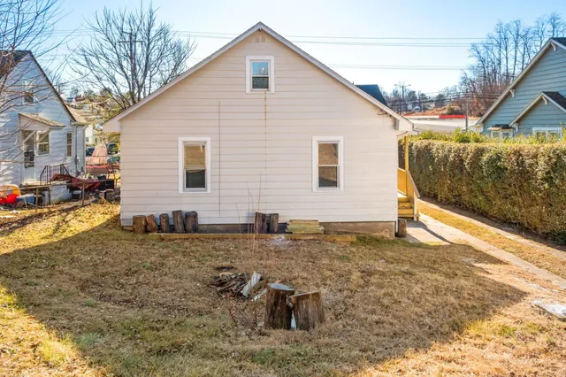 $249,900 | 2015 West Beverley Street, Staunton, VA 24401