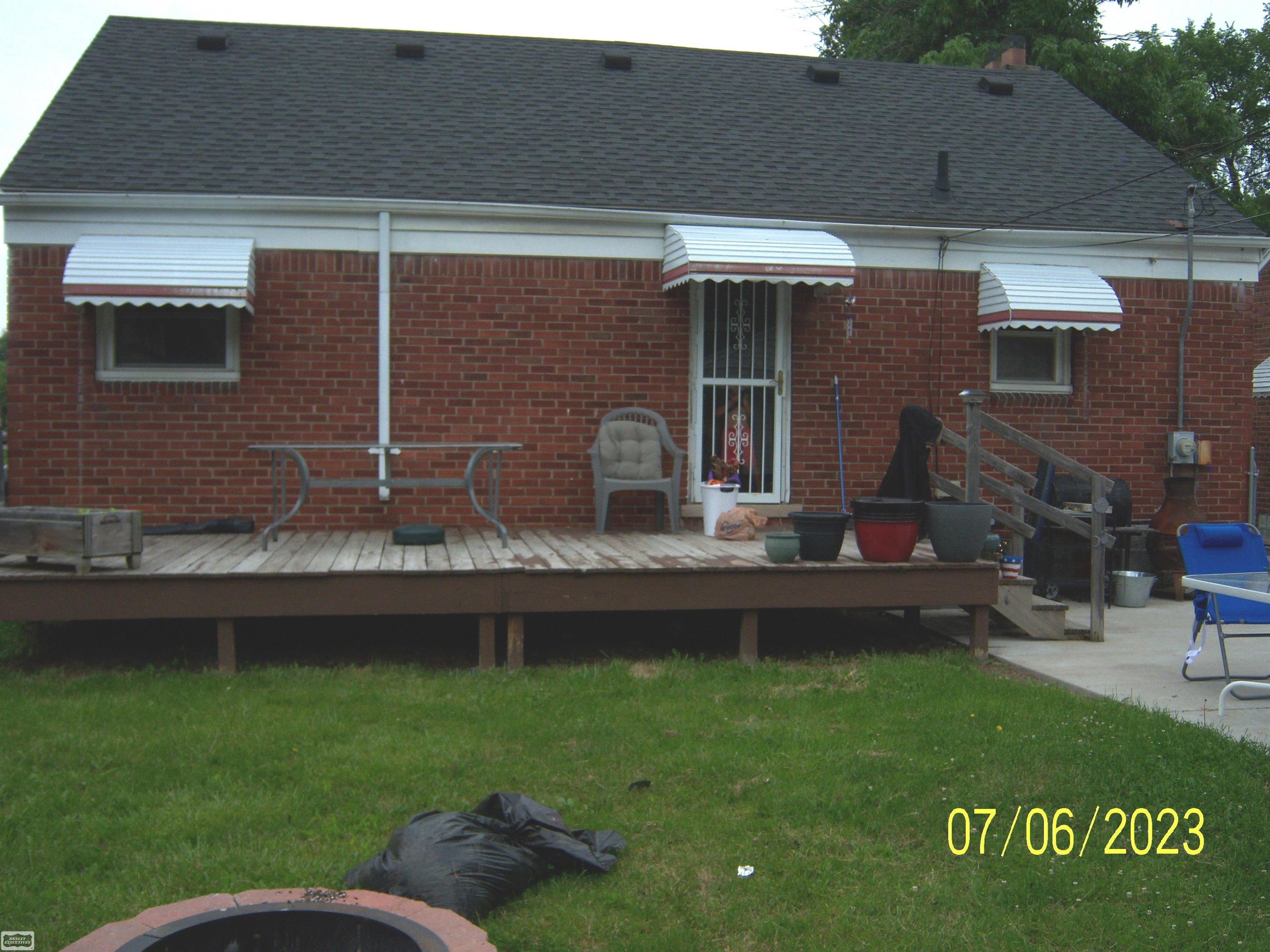 2189 Vernier Road Grosse Pointe, MI 48236 - Photo 26 of 32 50114567-25.JPG