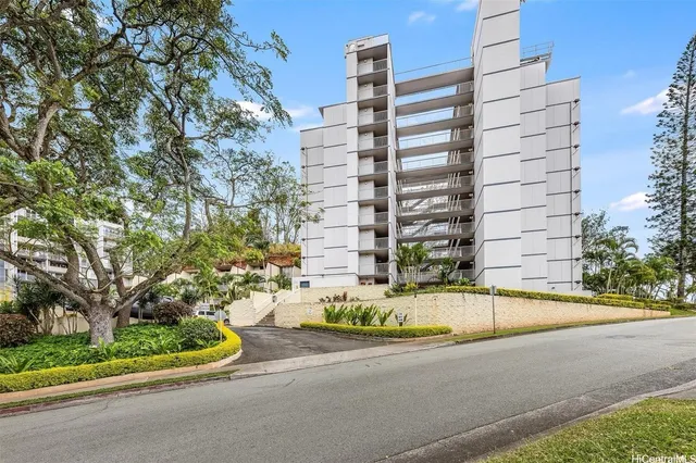 a view of a pathway with flower plants