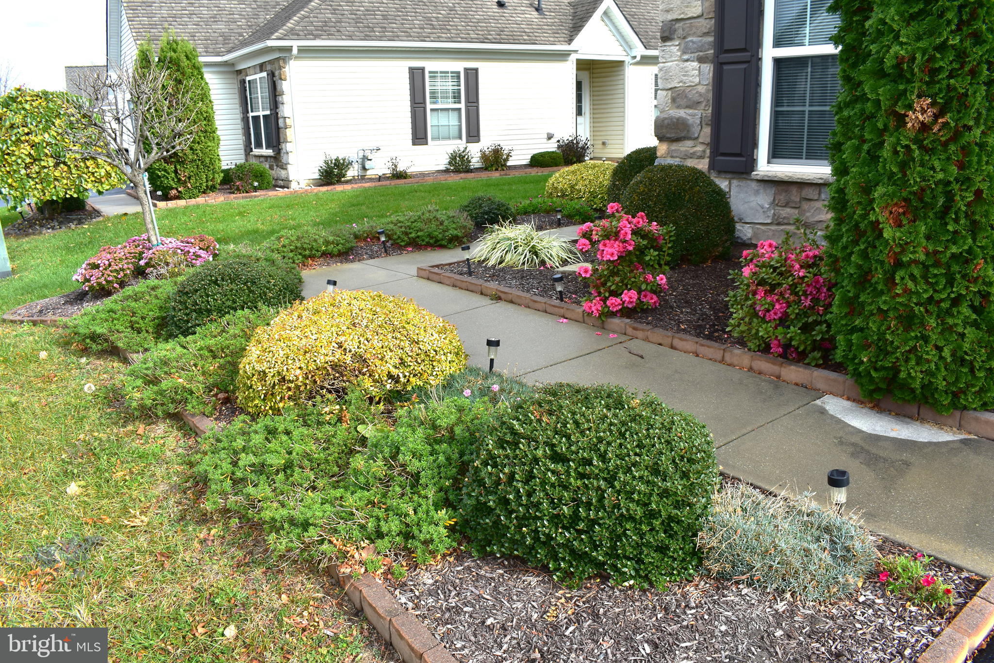 149 Gazebo Lane Middletown, DE 19709 - Photo 2 of 37 Beautiful Mature Landscaping