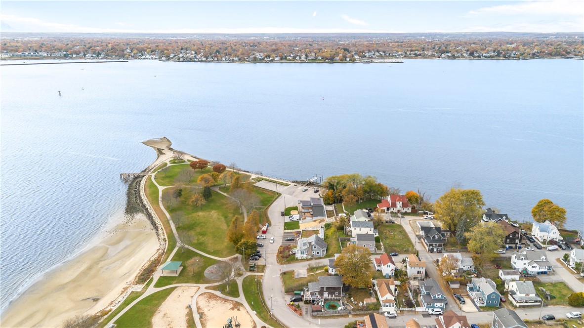 129 Shore Road East Providence, RI 02915 - Photo 6 of 47