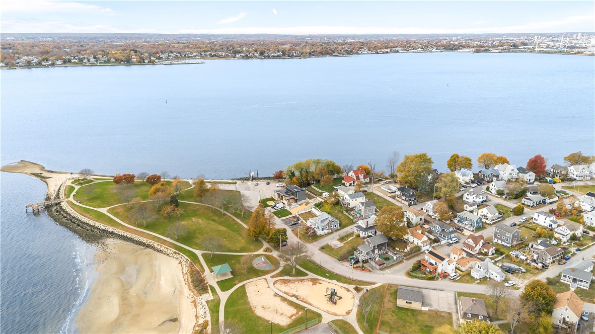 129 Shore Road East Providence, RI 02915 - Photo 7 of 47