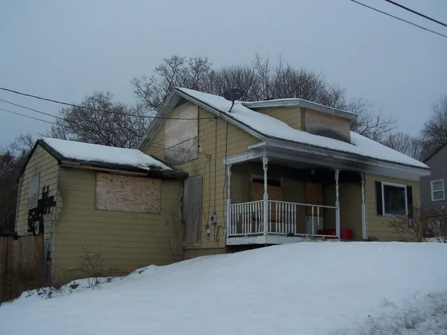 $75,000 | 27 Baxter Avenue, Auburn, ME 04210