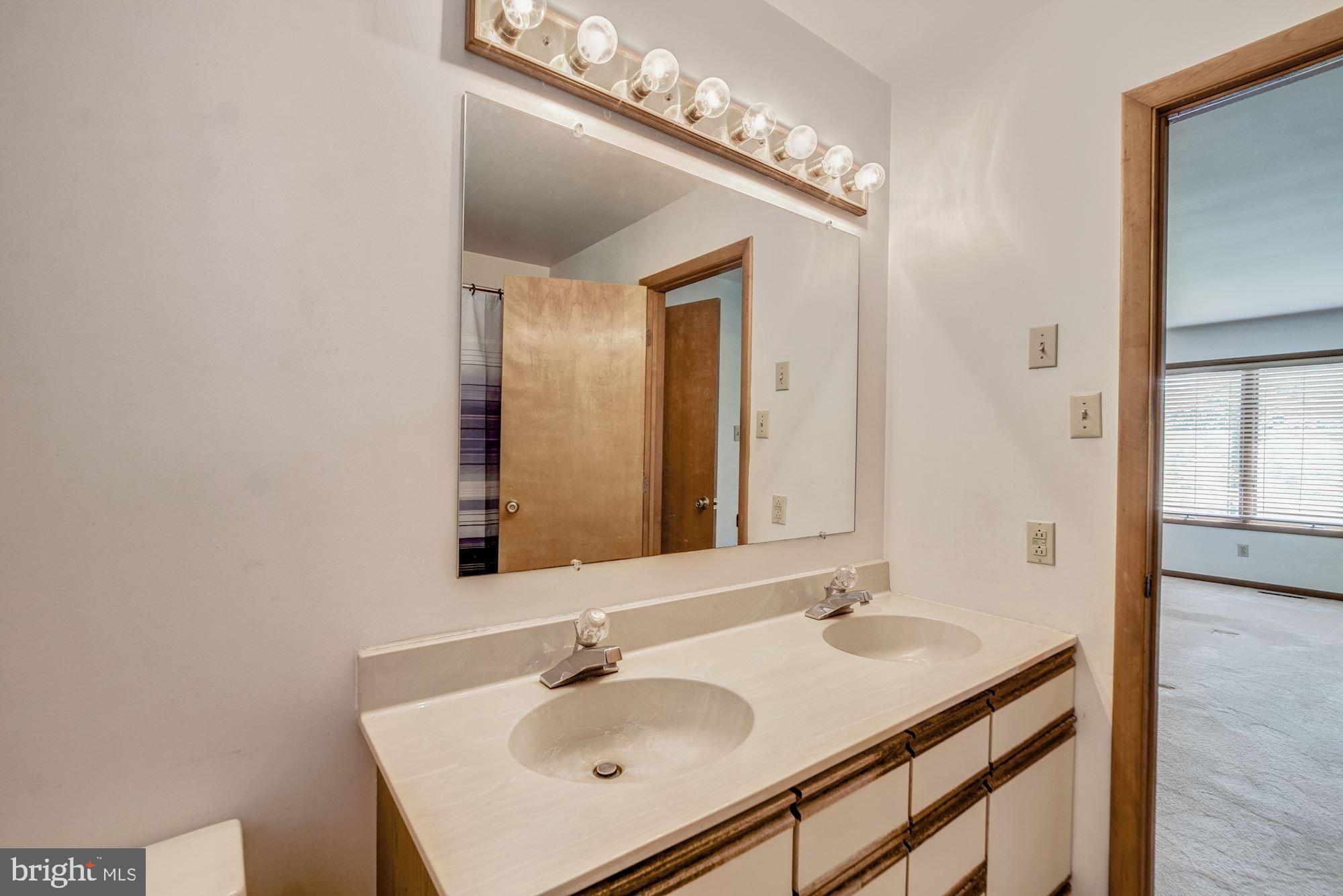 21 Ringfield Road Chadds Ford, PA 19317 - Photo 29 of 35 Ensuite bathroom off main bedroom