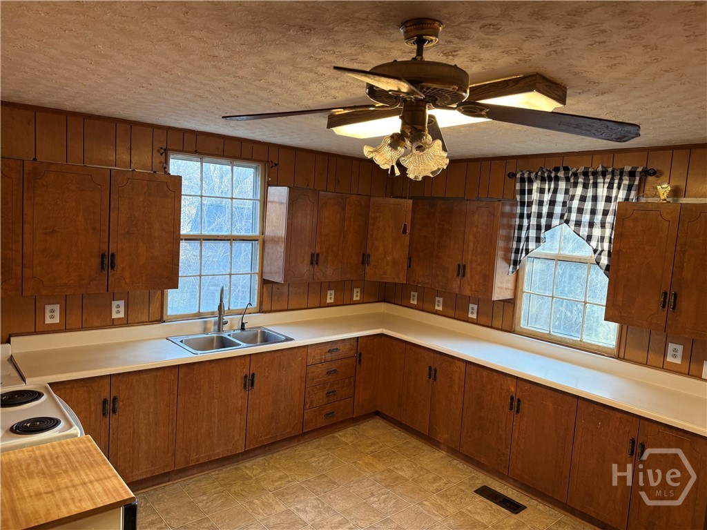 219 Elm Street Jefferson, GA 30549 - Photo 4 of 12 kitchen