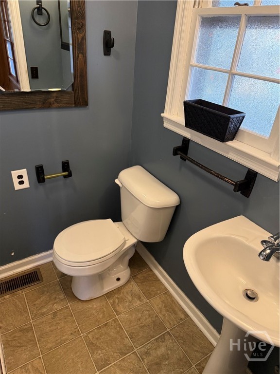 219 Elm Street Jefferson, GA 30549 - Photo 9 of 12 bathroom