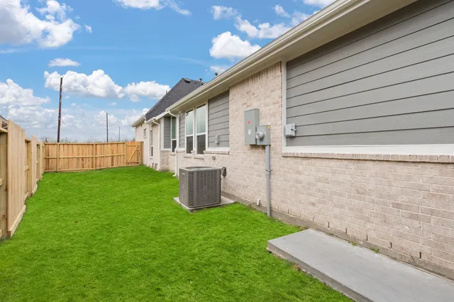 $433,990 | 12015 Canal Vw Boulevard, Mont Belvieu, TX 77523