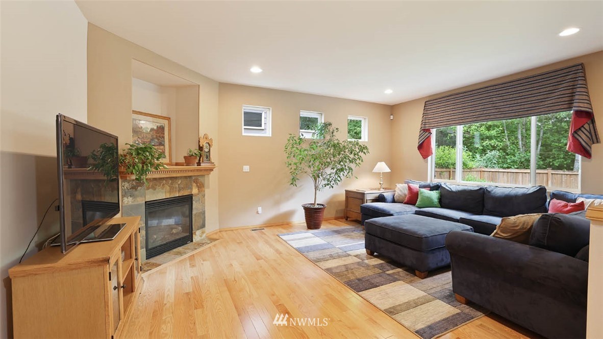 5719 Northeast 1st Place Renton, WA 98059 - Photo 4 of 27 Gallery Image 4