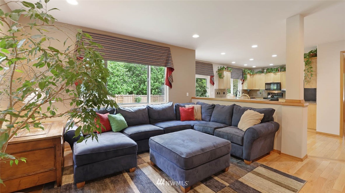 5719 Northeast 1st Place Renton, WA 98059 - Photo 5 of 27 Gallery Image 5