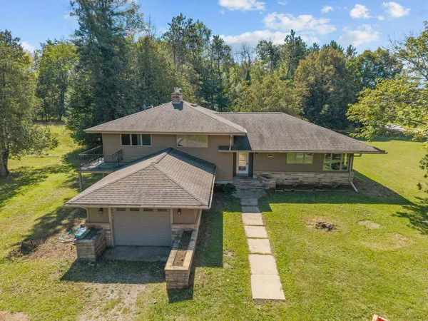 $445,900 | N11822 County Rd P, Iola, WI 54945