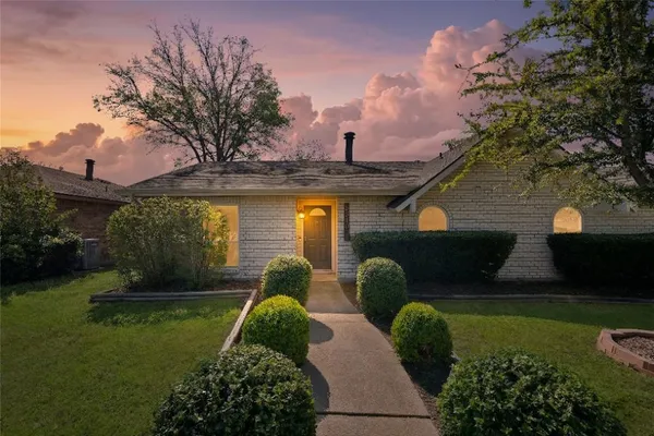 $290,000 | 5040 South Colony Boulevard, The Colony, TX 75056