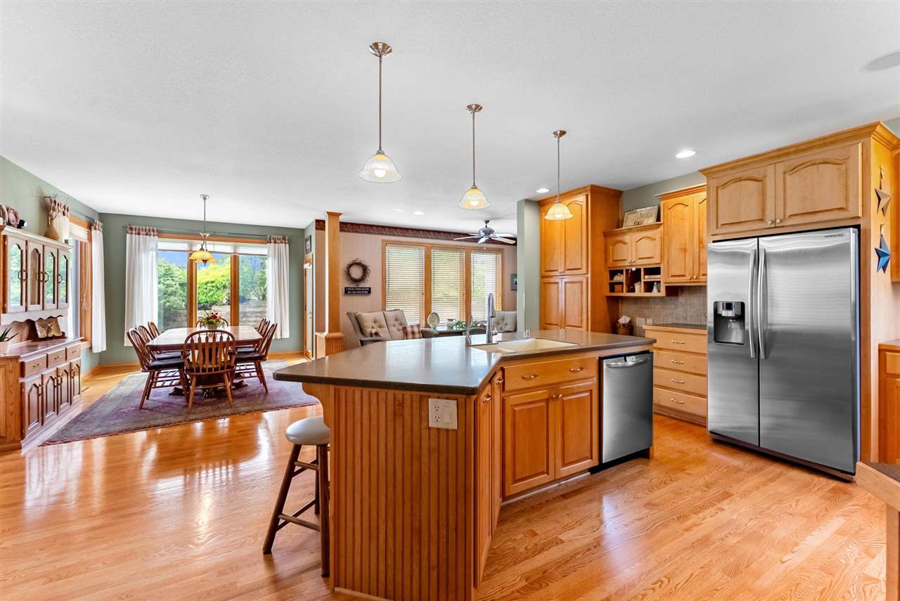 1402 Ridgeview Court Washington, IA 52353 - Photo 9 of 54 Gallery Image 9