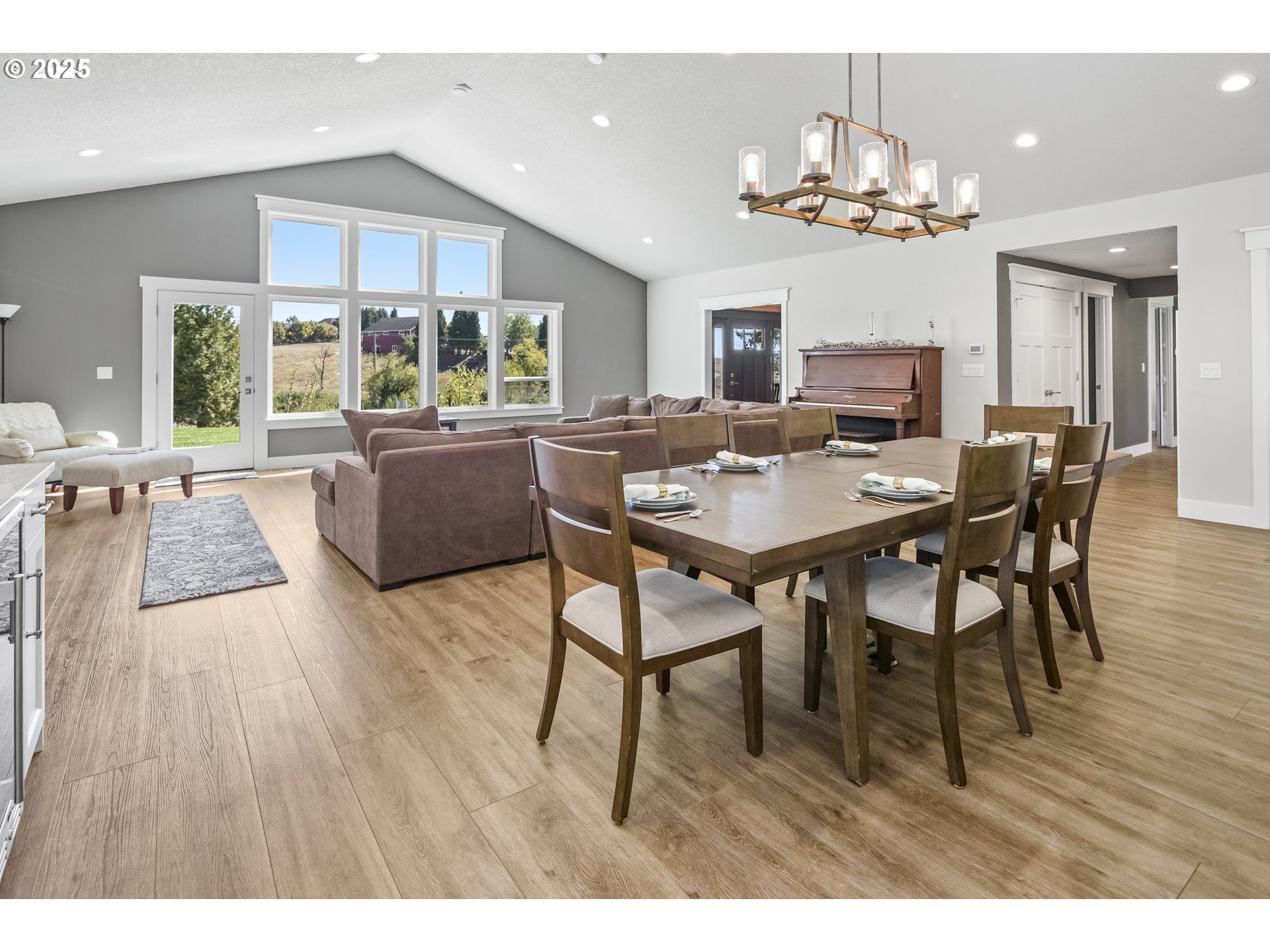 21185 Northwest Phillips Road Hillsboro, OR 97124 - Photo 10 of 47 Gallery Image 10