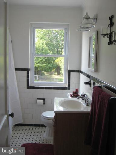 812 Bradhurst Road Baltimore, MD 21212 - Photo 8 of 18 Bath #1
