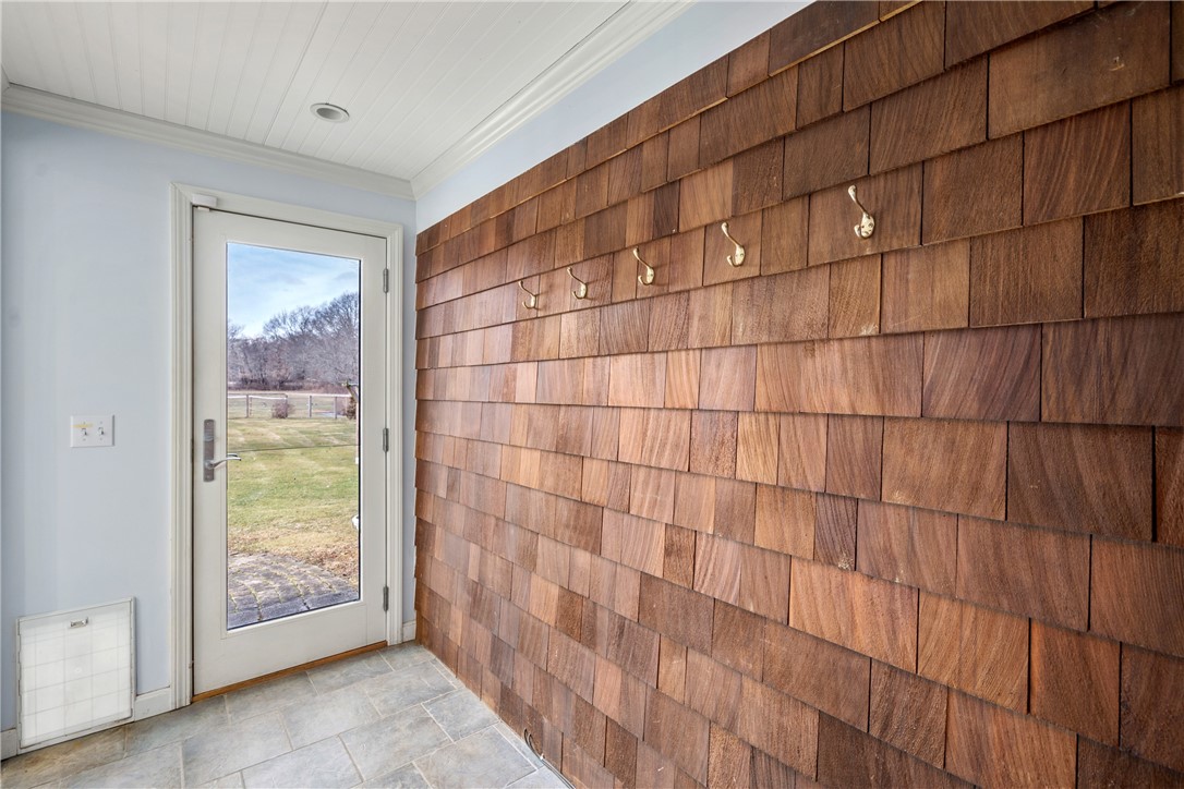 223 Wapping Road Portsmouth, RI 02871 - Photo 13 of 27