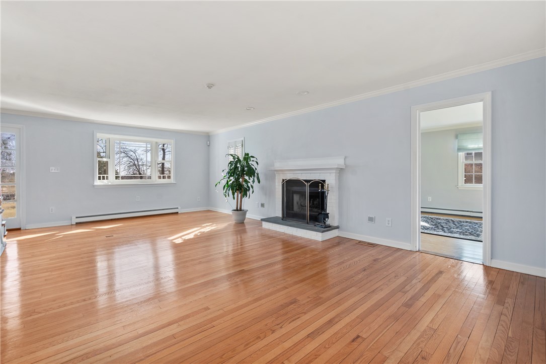 223 Wapping Road Portsmouth, RI 02871 - Photo 4 of 27