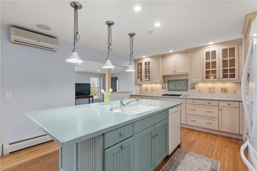 223 Wapping Road Portsmouth, RI 02871 - Photo 6 of 27