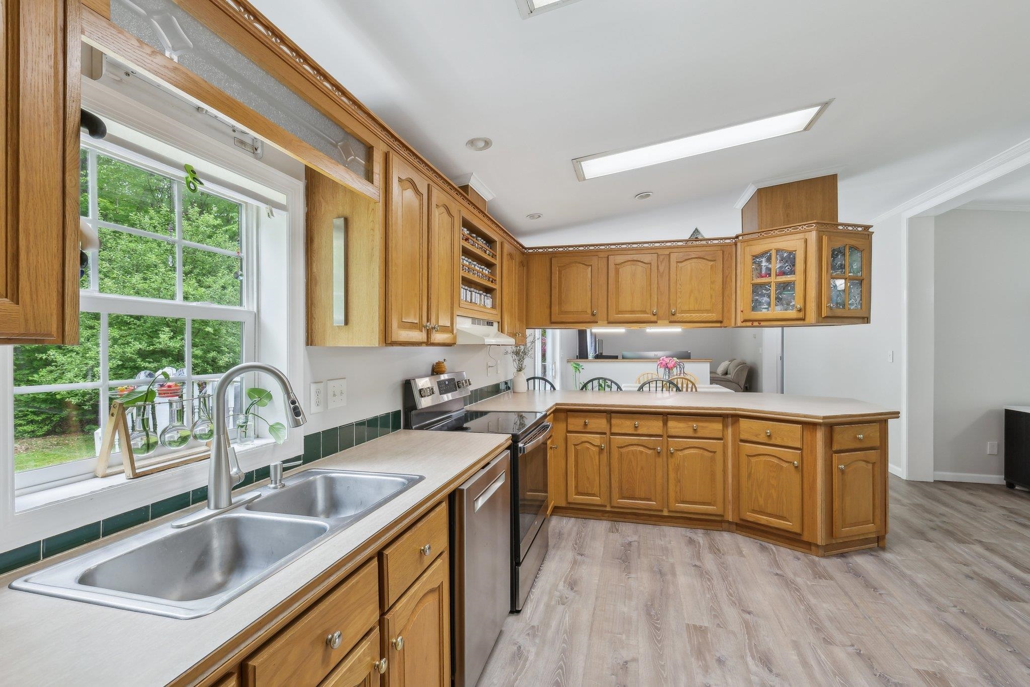 507 Chases Grove Road Derry, NH 03038 - Photo 17 of 37