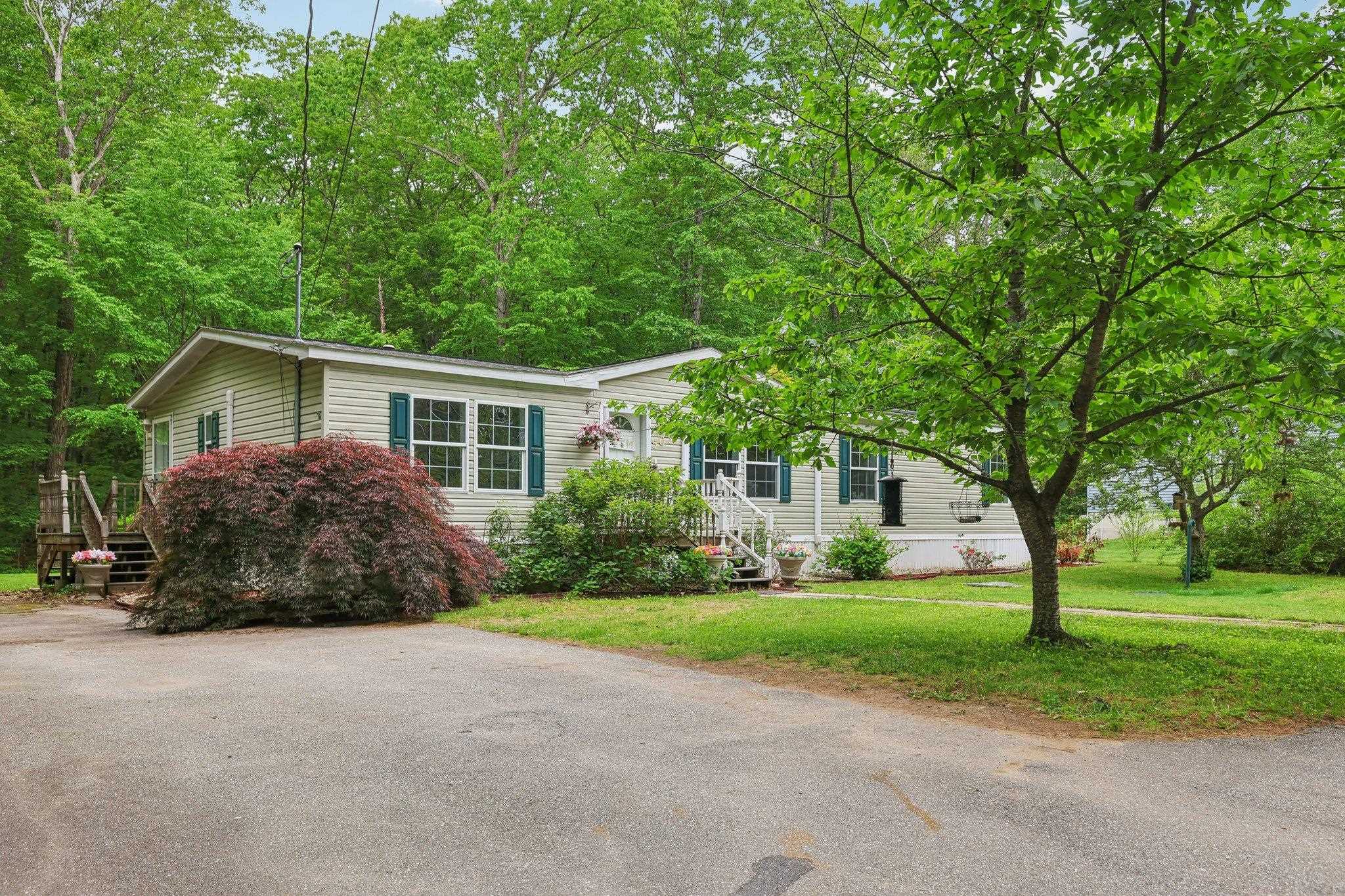 507 Chases Grove Road Derry, NH 03038 - Photo 2 of 37