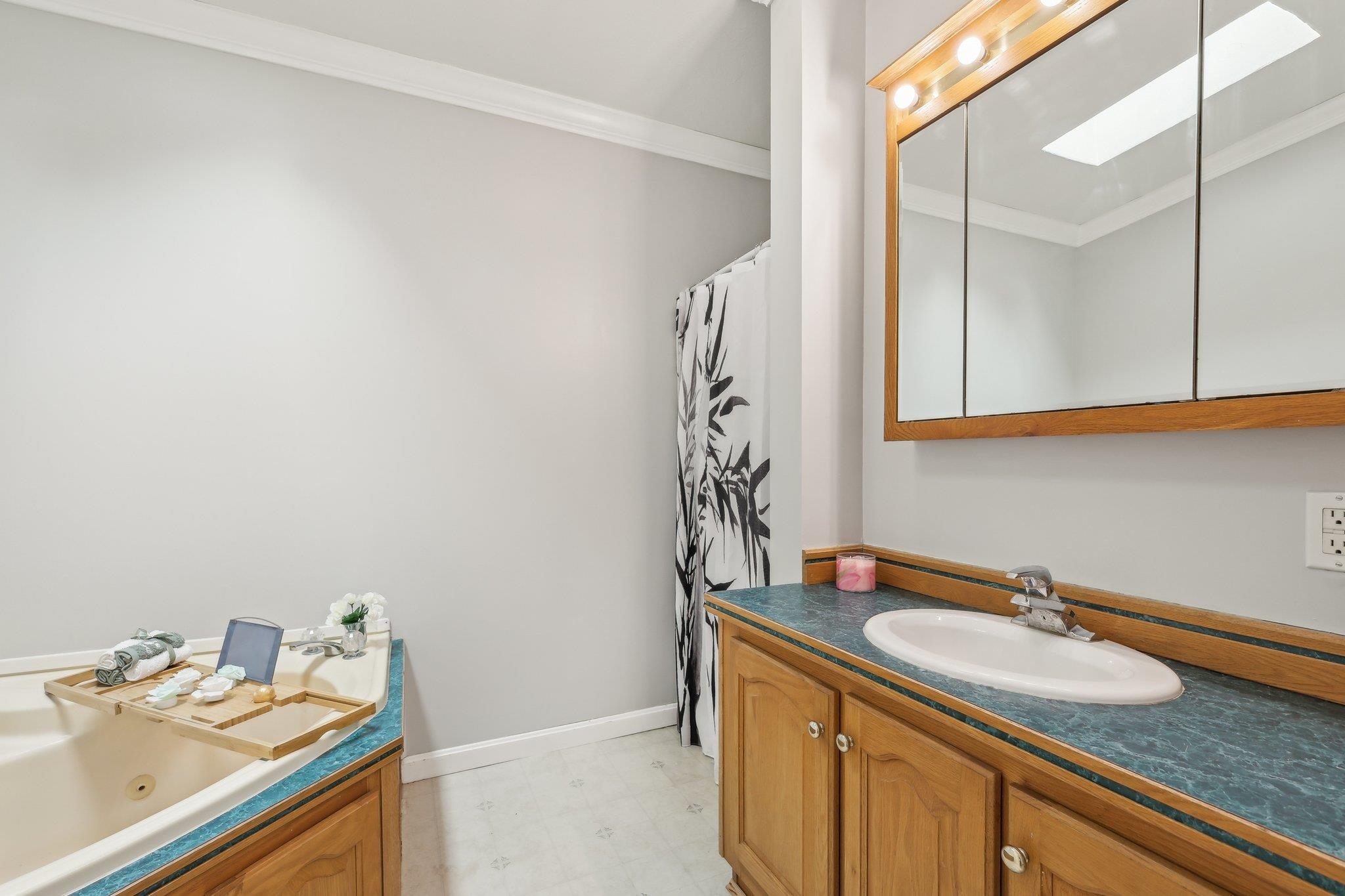 507 Chases Grove Road Derry, NH 03038 - Photo 22 of 37