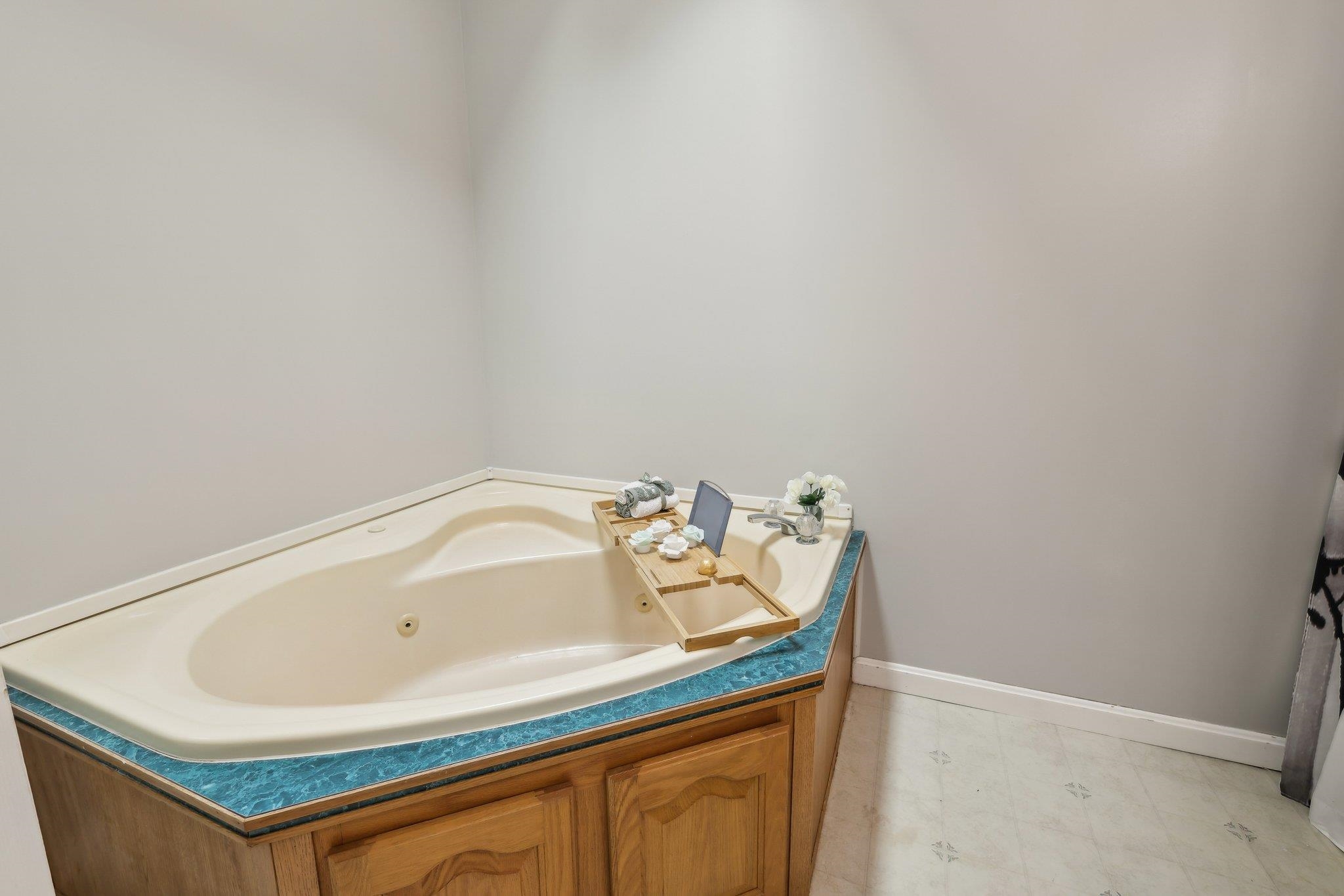 507 Chases Grove Road Derry, NH 03038 - Photo 23 of 37