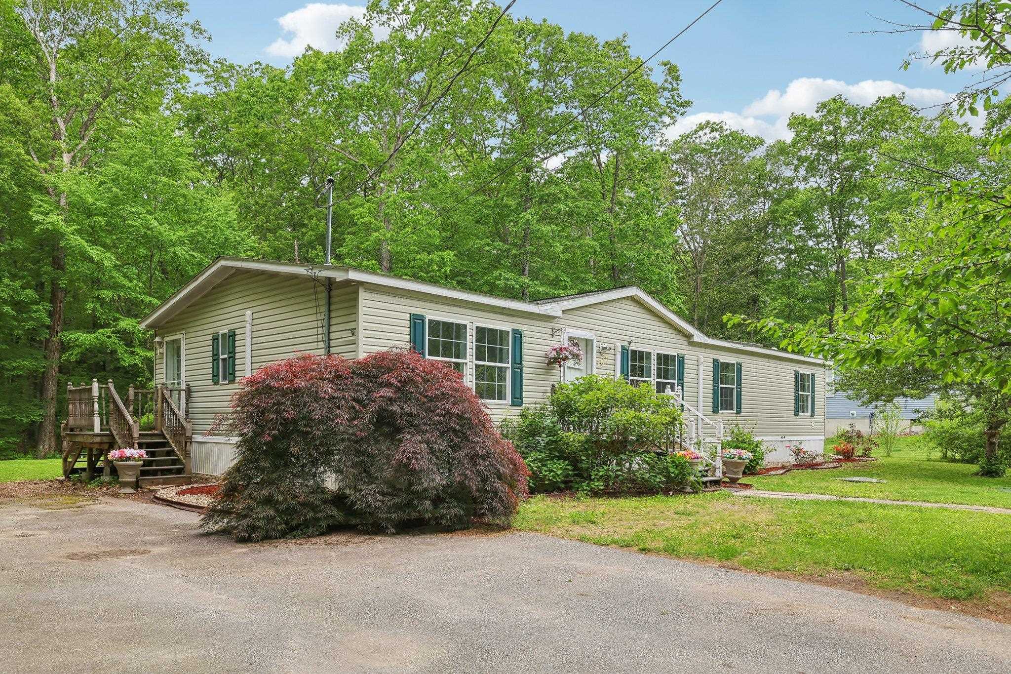 507 Chases Grove Road Derry, NH 03038 - Photo 3 of 37