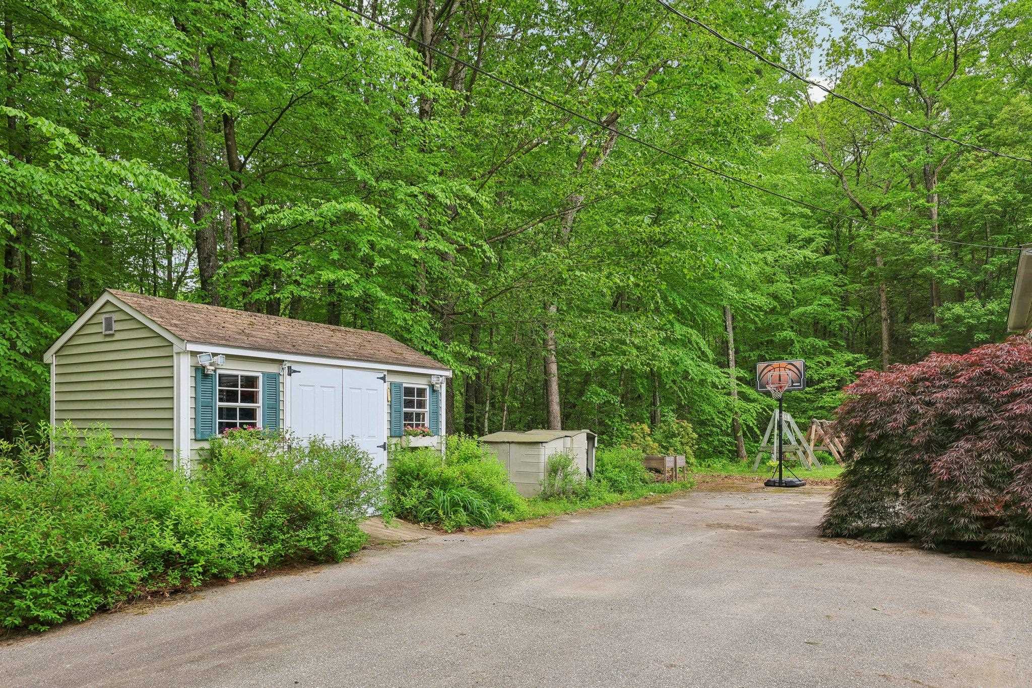 507 Chases Grove Road Derry, NH 03038 - Photo 4 of 37