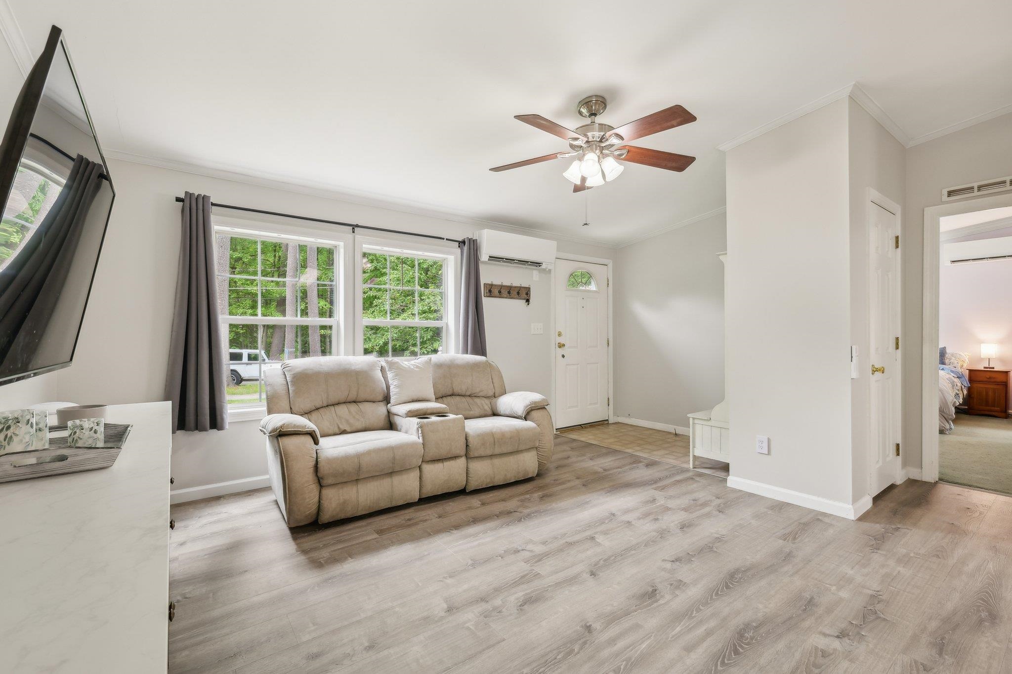 507 Chases Grove Road Derry, NH 03038 - Photo 6 of 37