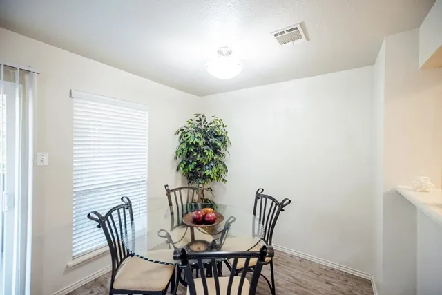 $899 | 10401 North Lamar Boulevard, Unit I108, Austin, TX 78753