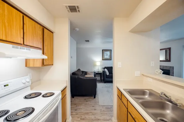 $899 | 10401 North Lamar Boulevard, Unit I108, Austin, TX 78753