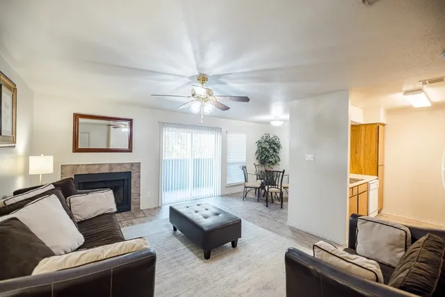 $899 | 10401 North Lamar Boulevard, Unit I108, Austin, TX 78753